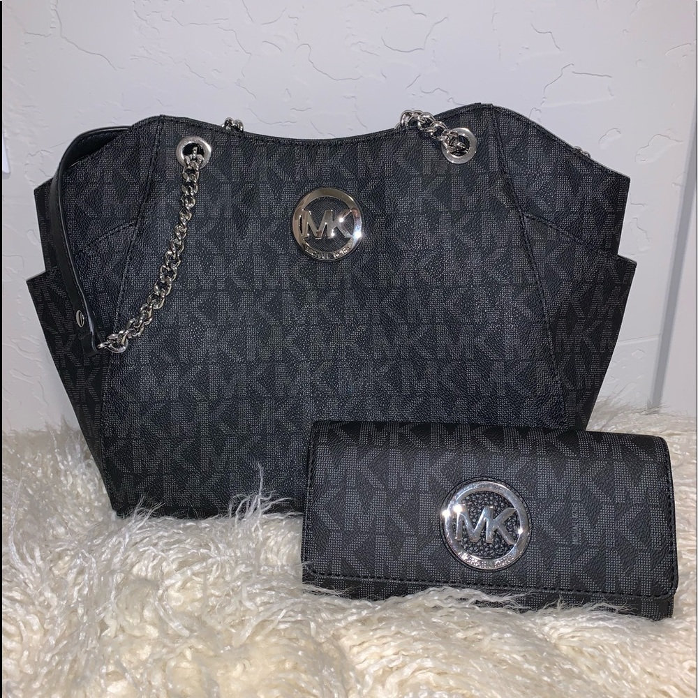 Michael kors purse and matching wallet